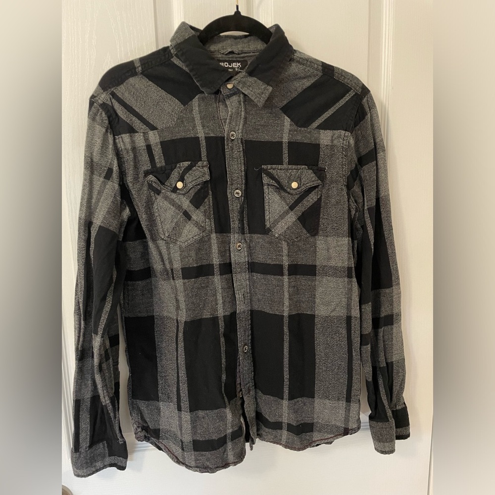 Men’s Black and Gray Plaid Button-Up Flannel Shirt